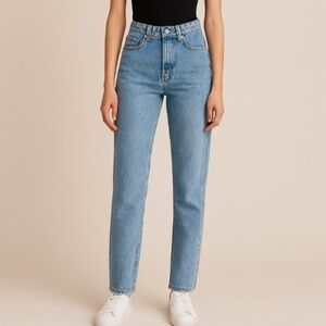 Vintage Calvin Klein Light Wash High-Rise Mom Jeans – Size 26, 30" Inseam EUC